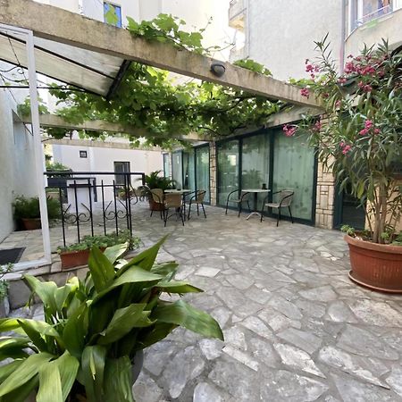 Guesthouse Tri Palme Bečići Eksteriør bilde