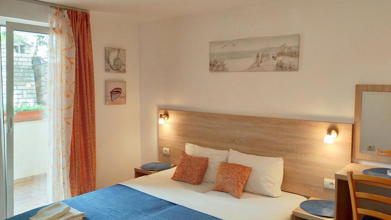 Guesthouse Tri Palme Bečići Eksteriør bilde