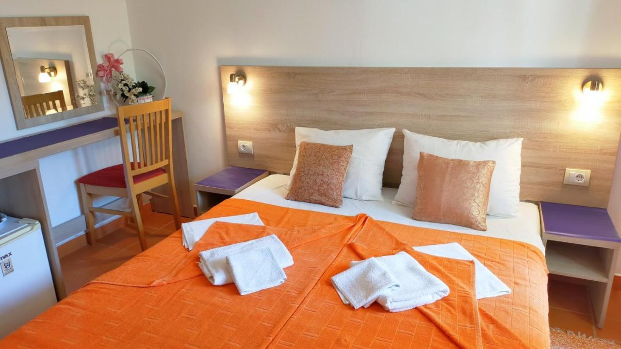 Guesthouse Tri Palme Bečići Eksteriør bilde