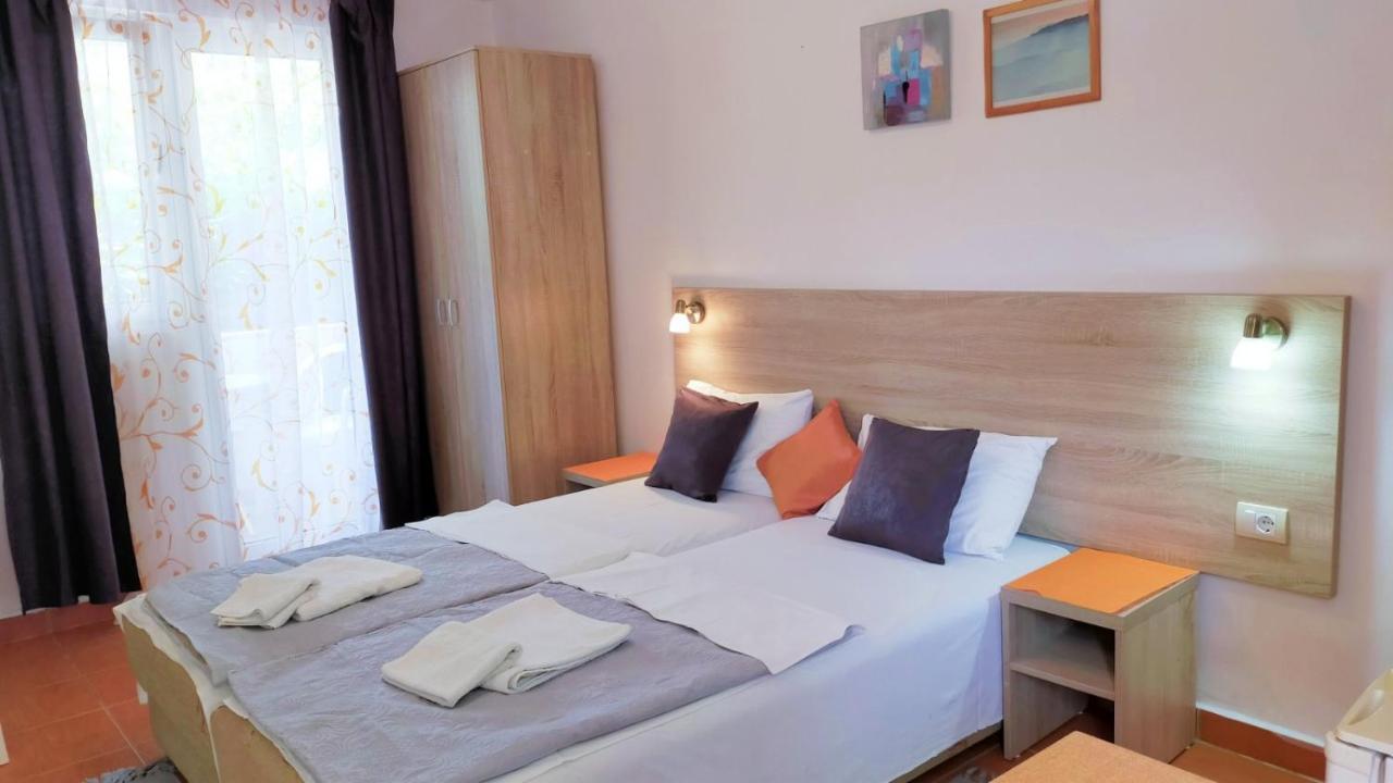 Guesthouse Tri Palme Bečići Eksteriør bilde