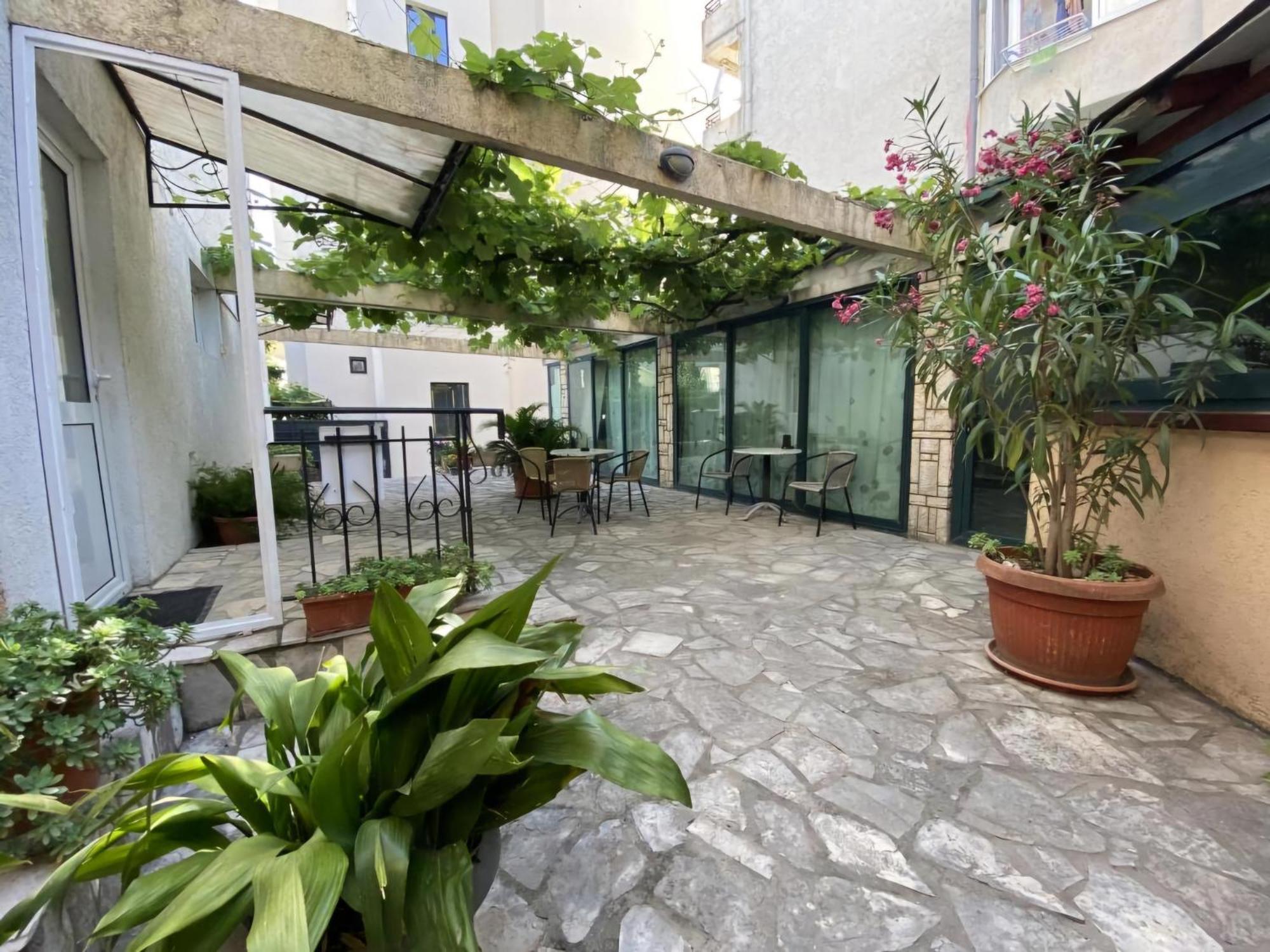 Guesthouse Tri Palme Bečići Eksteriør bilde
